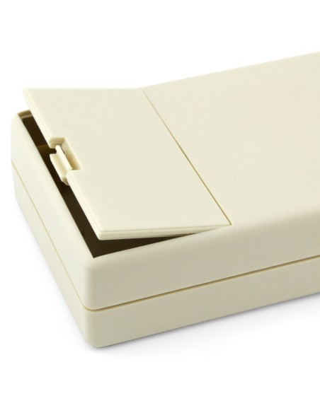 CAJA UNIVERSAL MARFIL 102x60x26 mm. CON PORTAPILAS