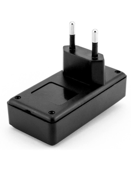 CAJA PLASTICO NEGRA 78X40X21mm CON ENCHUFE