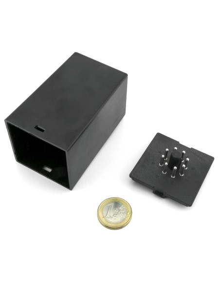 CAJA ABS CON ZOCALO OCTAL 78X48X48mm NEGRA