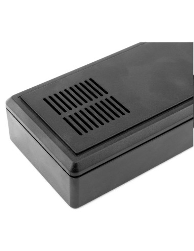 CAJA PLASTICO UNIVERSAL NEGRA 131X60X29mm CON PORTAPILAS & AIREACION