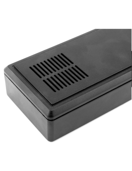 CAJA PLASTICO UNIVERSAL NEGRA 131X60X29mm CON PORTAPILAS & AIREACION