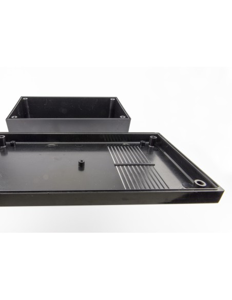 CAJA EN ABS NEGRA 200X112X71mm CON AIREACION